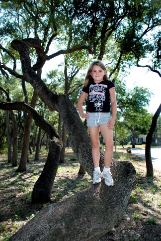 2008-09-28-11-Kyla-Tree.JPG