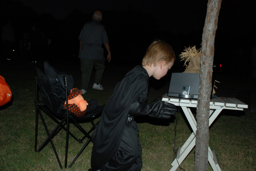 2008/10(Oct)/04(Halloween)/1024x768_2008-10-31-11.JPG