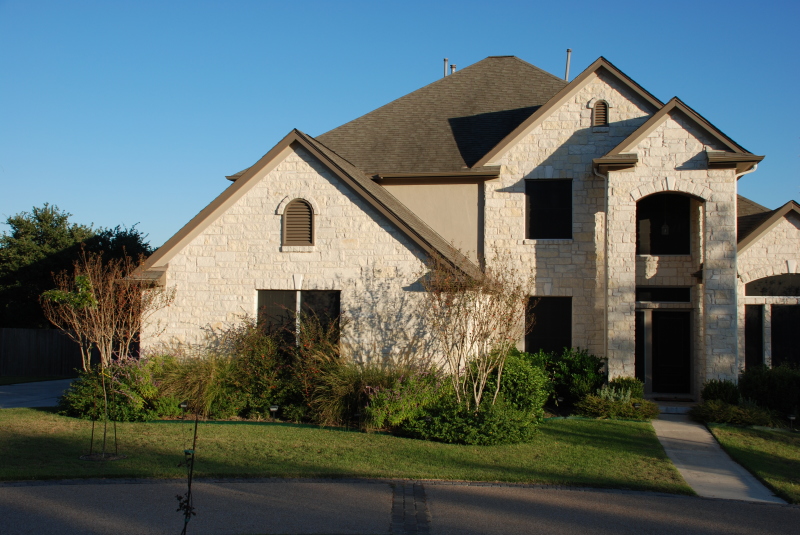 2008/11(Nov)/01(Fall-Foliage)/800x600_2008-11-frontyard-21.JPG