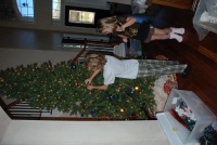 2008/11(Nov)/04(Christmas-Prep)/2008-11-16-1-Vale-Kyla-helping-Decorate.JPG