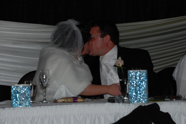 2008/12(Dec)/05(Sarah-Phil-Wedding)/640x480_2008-12-06-48.JPG