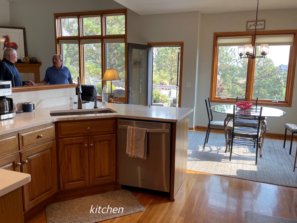 Black-Hills-SD/1024x768_2-kitchen.JPG