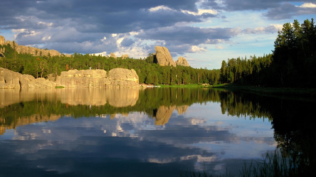 sd-lake-black-hills-south-dakota-nature-images-ecard-310506.jpg