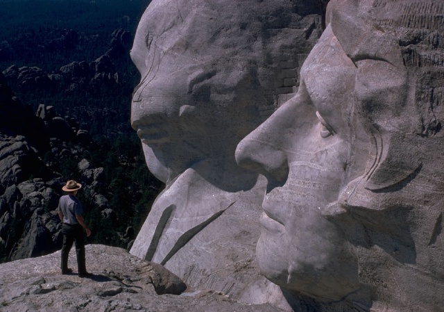MORU-Mount-Rushmore-National-Park-ranger-with-Washington-and-Jefferson.jpg
