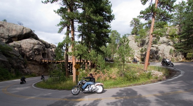 Pigtail_bridge_and_tunnel_on_US16A.jpg