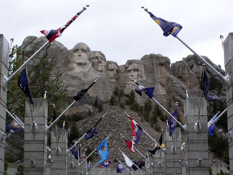 Mt-Rushmore-entrance.jpg