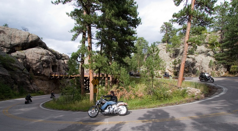 Pigtail_bridge_and_tunnel_on_US16A.jpg