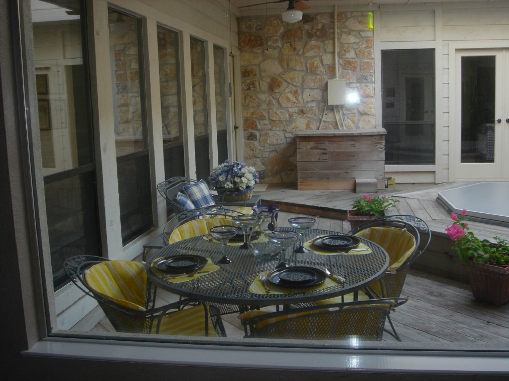 Homes/Thousand-Oaks-Cove/1024x768_3309-TOC-08-Atrium-from-front-door-entrance.JPG