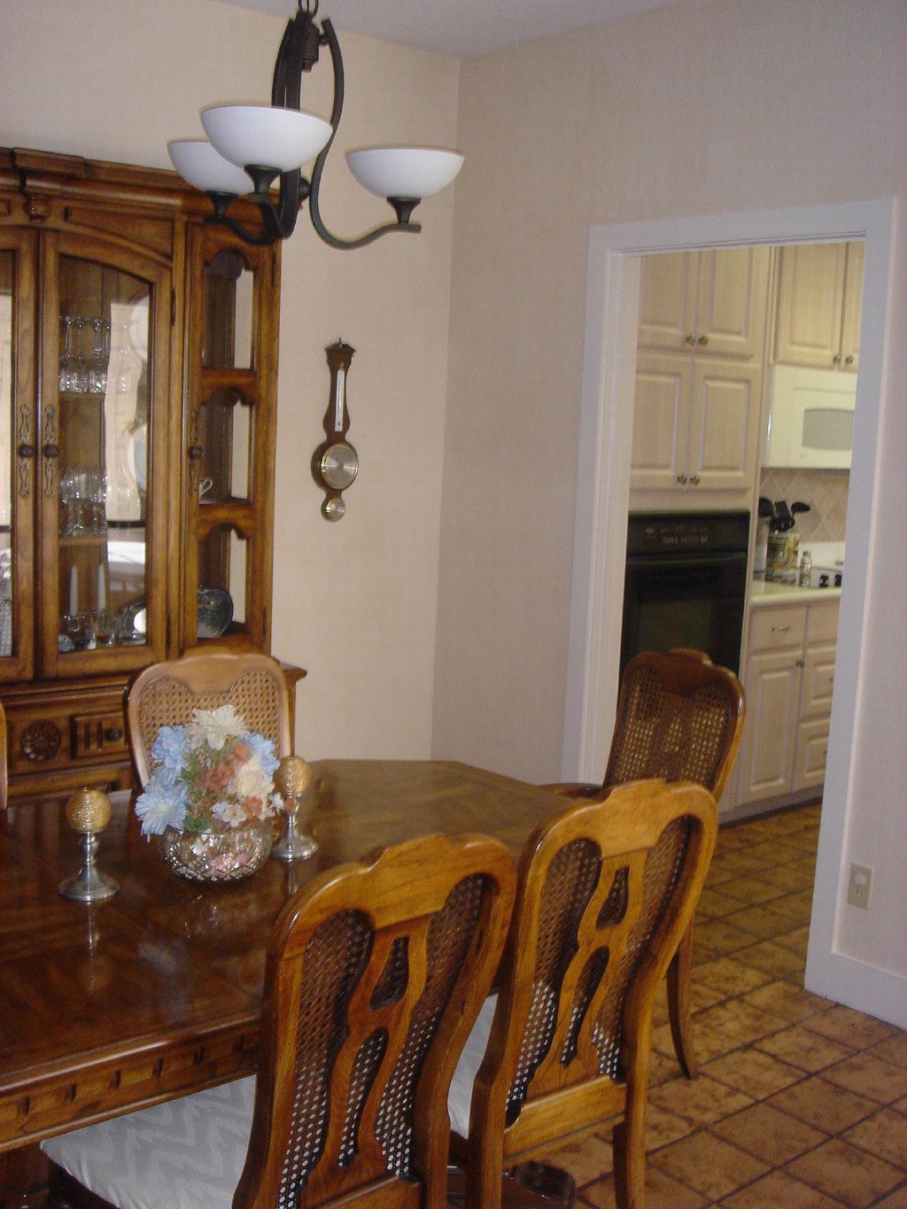 Homes/Thousand-Oaks-Cove/1024x768_3309-TOC-28-Dining-RM.JPG