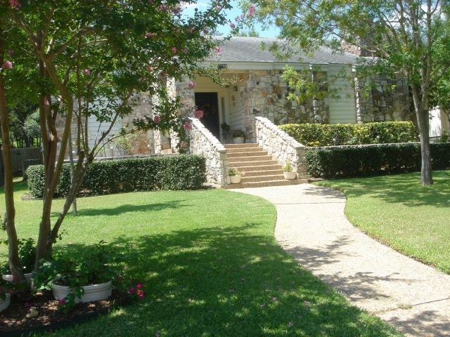 Homes/Thousand-Oaks-Cove/640x480_3309-TOC-02-Front-Sidewalk.JPG