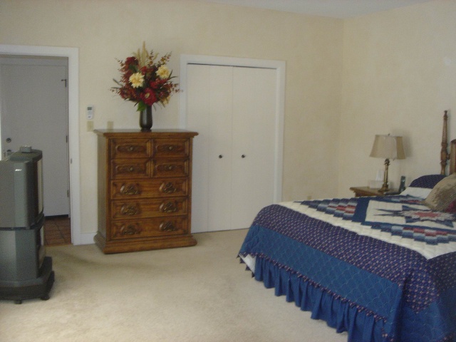 Homes/Thousand-Oaks-Cove/640x480_3309-TOC-14-MBR.JPG