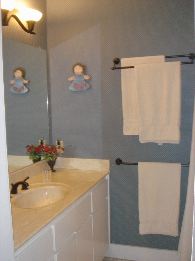 Homes/Thousand-Oaks-Cove/640x480_3309-TOC-19-Guest-Bath.JPG