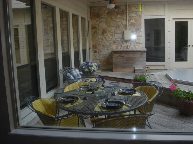 Homes/Thousand-Oaks-Cove/800x600_3309-TOC-08-Atrium-from-front-door-entrance.JPG