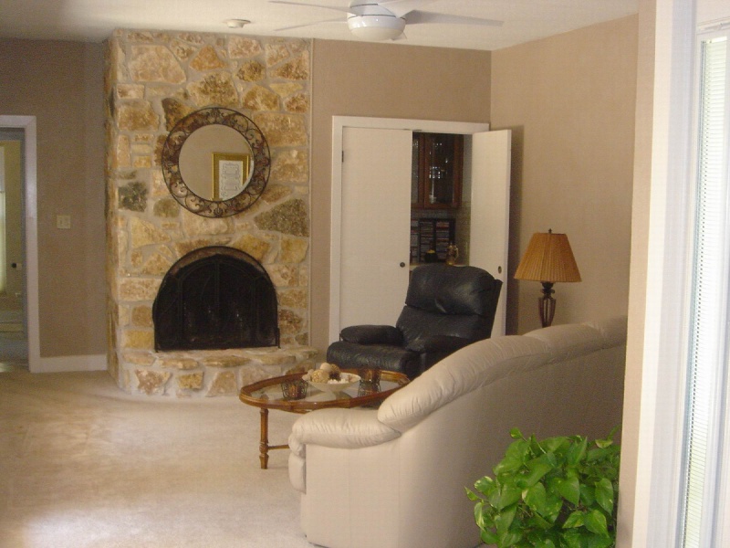 Homes/Thousand-Oaks-Cove/800x600_3309-TOC-09-Living-RM-From-Front-Door.JPG