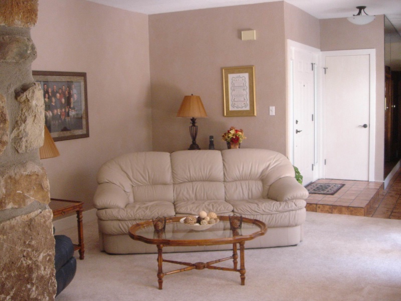 Homes/Thousand-Oaks-Cove/800x600_3309-TOC-10-Living-RM-Looking-Back-at-Front-Door.JPG