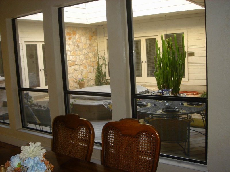 Homes/Thousand-Oaks-Cove/800x600_3309-TOC-30-View-of-Atrium-From-Dining-RM.JPG