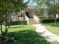 3309-TOC-02-Front-Sidewalk.JPG