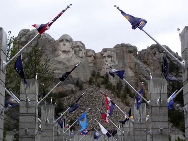 Mt-Rushmore-entrance.jpg