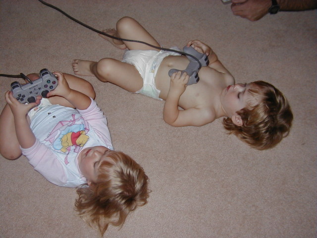 1999/Aaron_Pictures/640x480_Brittney_and_Aaron_Playstation-3.JPG