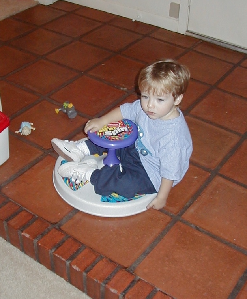 1999/Aaron_Pictures/800x600_On_a_sit_n_spin.jpg
