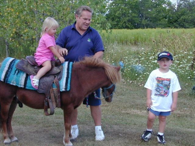 2001/08(August)/Pig-Roast/640x480_dscn0063.jpg
