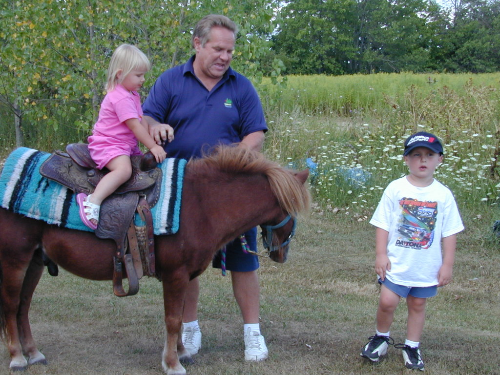 2001/08(August)/Pig_Roast/1024x768_dscn0063.jpg