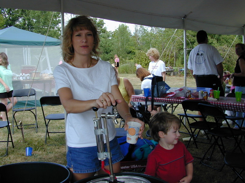 2001/08(August)/Pig_Roast/800x600_dscn0053.jpg