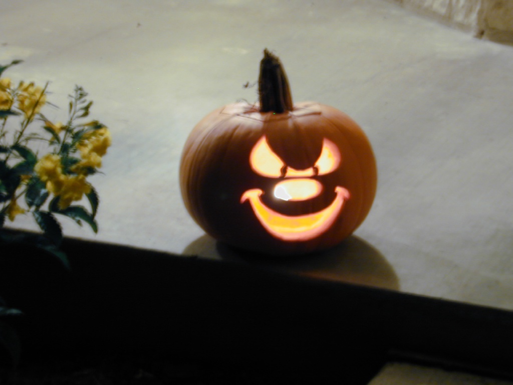 2001/10(October)/Halloween/1024x768_DSCN0119.JPG