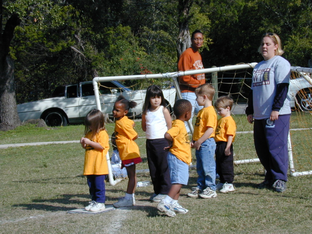 2001/10(October)/KickBall/1024x768_DSCN0005.JPG