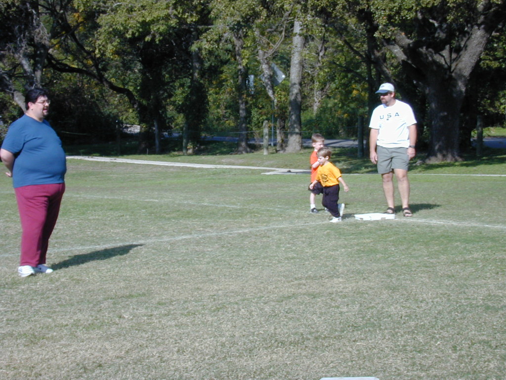 2001/10(October)/KickBall/1024x768_DSCN0007.JPG