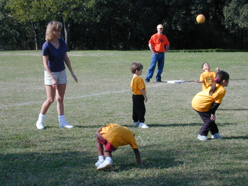 2001/10(October)/KickBall/800x600_DSCN0001.JPG