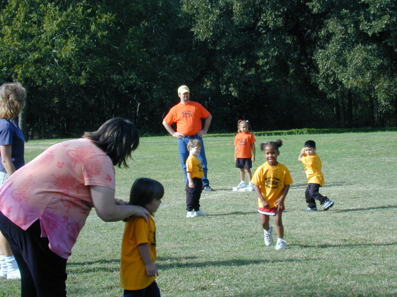2001/10(October)/KickBall/800x600_DSCN0004.JPG