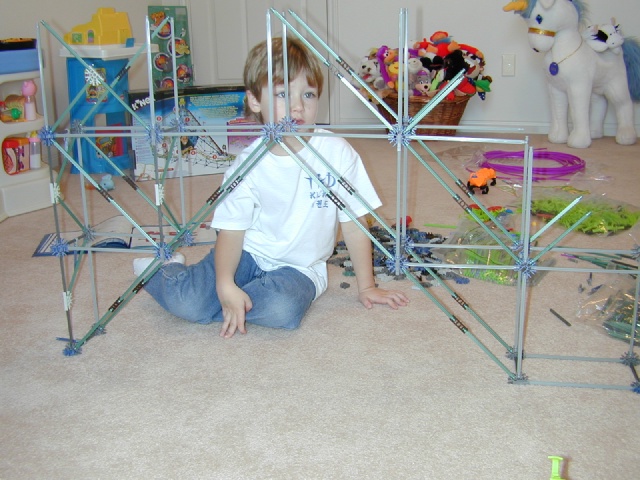 2002/12(December)/Aaron_building_roller_coaster/640x480_DSCN0201.JPG