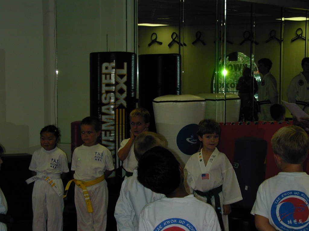 2003/08(August)/Aarons_blue_belt_presentation/1024x768_DSCN0016.JPG
