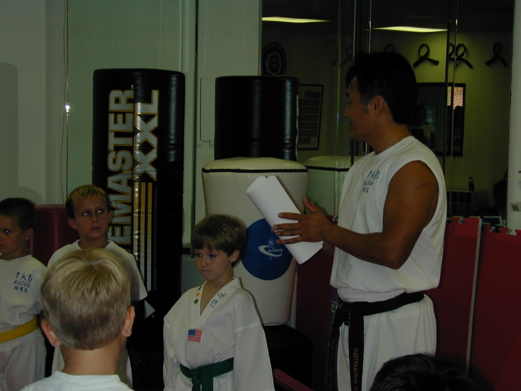 2003/08(August)/Aarons_blue_belt_presentation/1024x768_DSCN0017.JPG