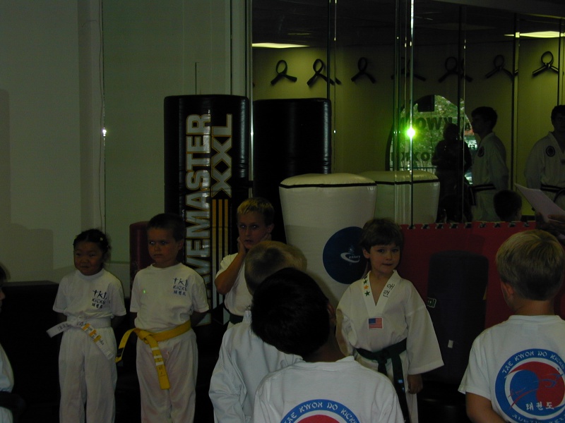 2003/08(August)/Aarons_blue_belt_presentation/DSCN0016.JPG