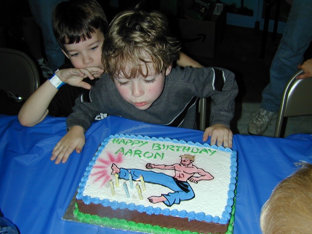 2003/12(December)/Birthday_Party/640x480_DSCN0010.JPG