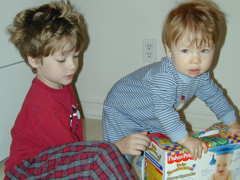 2003/12(December)/Birthday_Party/800x600_DSCN0013.JPG