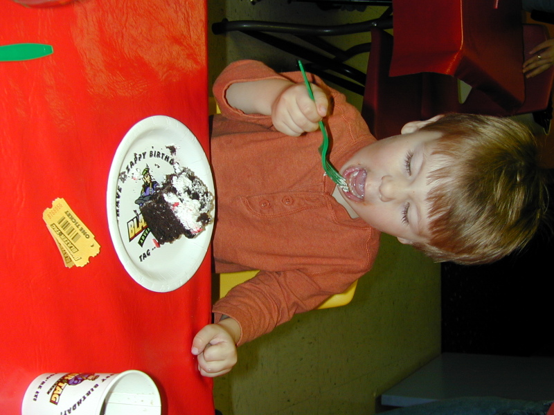 2005/12(December)/Aaron_Birthday/800x600_December010.jpg