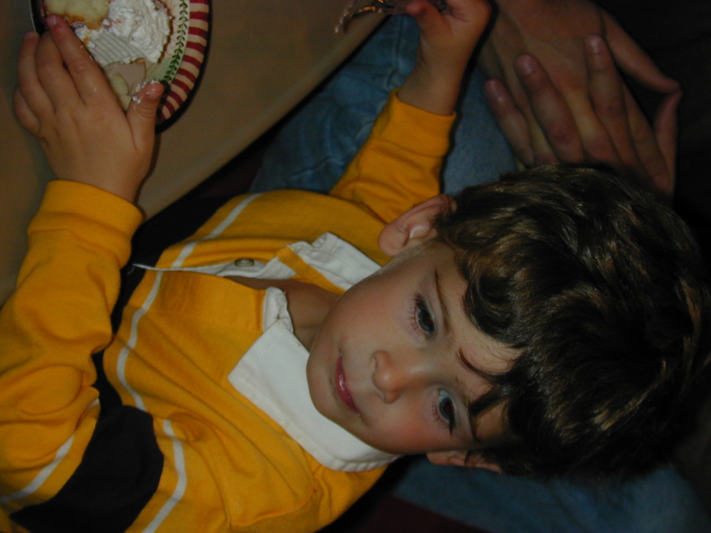 2005/12(December)/Brendan_Birthday/1024x768_December039.jpg