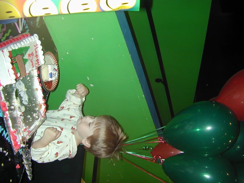 2005/12(December)/Brendan_Birthday/800x600_December035.jpg