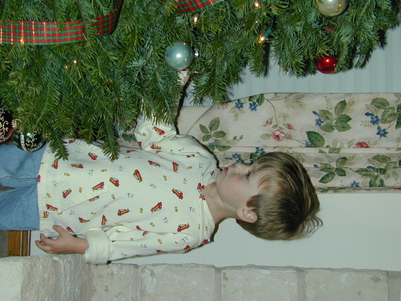 2005/12(December)/Christmas_Decorating/800x600_November061.jpg