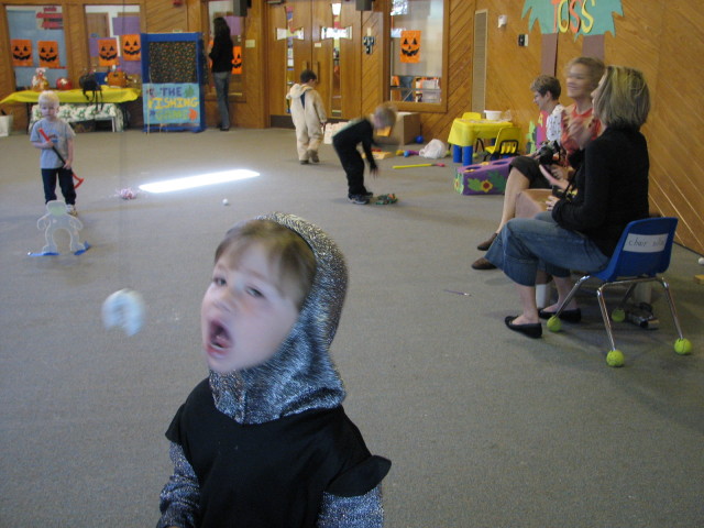 2006/10(October)/Brendans_Halloween_Party/640x480_IMG_0063.JPG