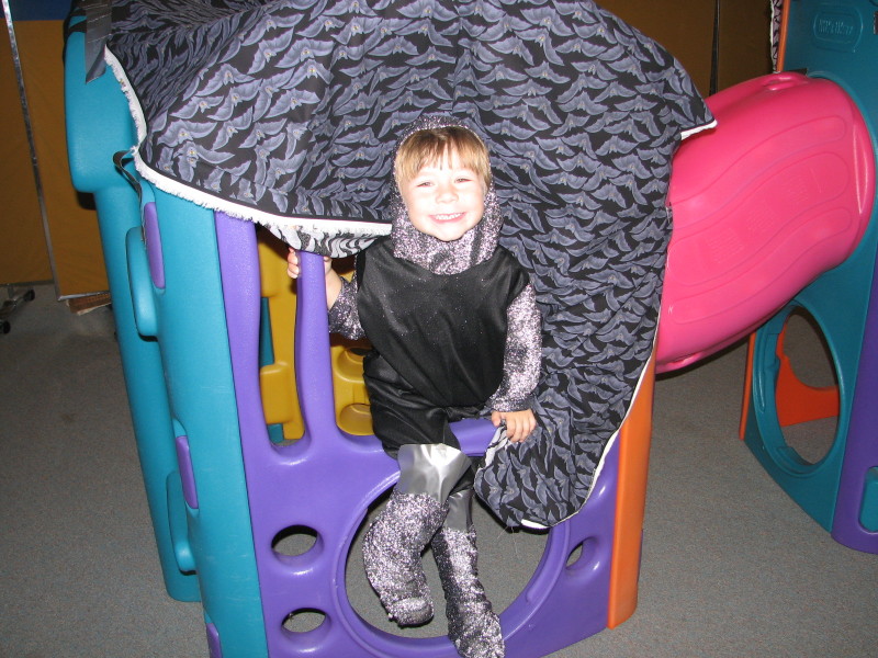 2006/10(October)/Brendans_Halloween_Party/800x600_IMG_0074.JPG