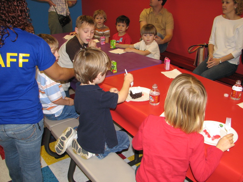 2006/12(December)/Brendans_Birthday/800x600_IMG_0384.JPG