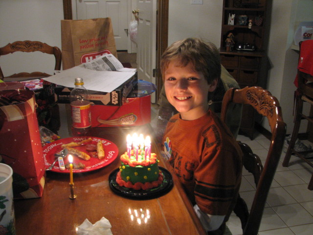 2007/12(December)/Aarons_Birthday/IMG_1328.JPG