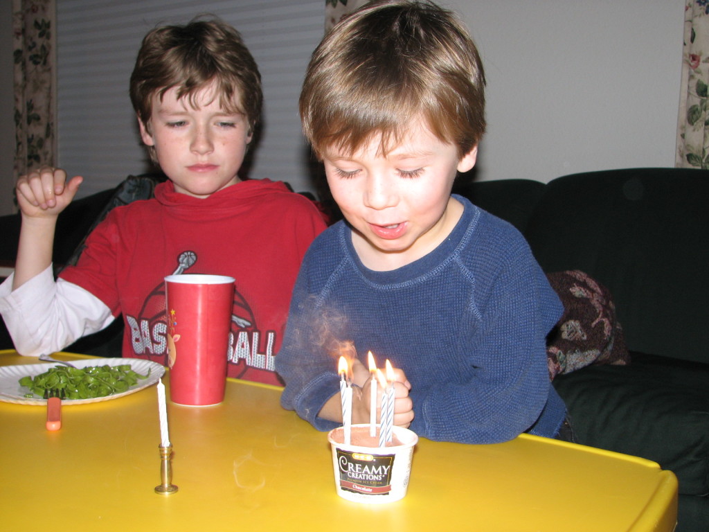 2007/12(December)/Brendans_Birthday/1024x768_IMG_1379.JPG
