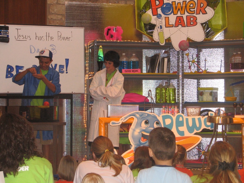 2008/06(June)/Vacation_Bible_School/800x600_401.JPG