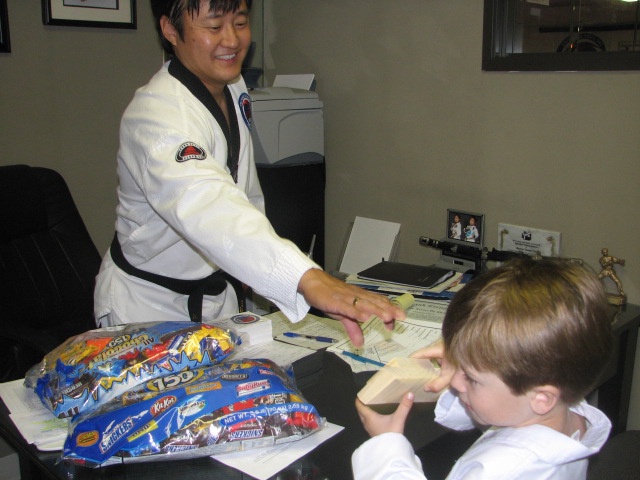2008/11(November)/Tae-Kwon-Do/640x480_635.JPG