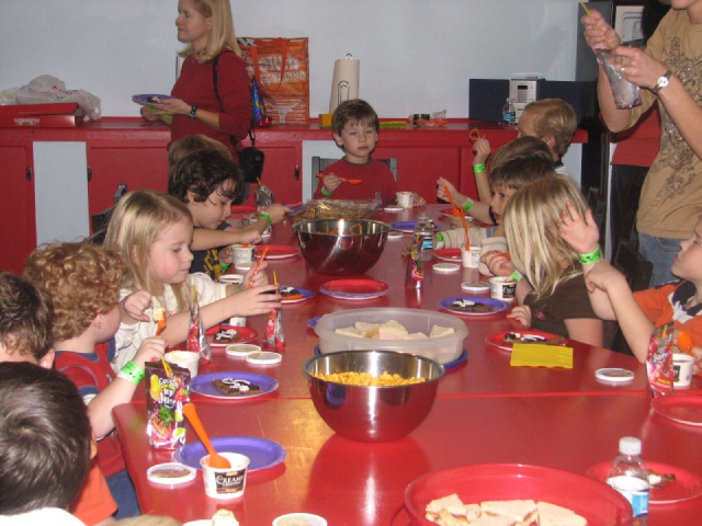 2008/12(December)/Birthdays/640x480_712.JPG